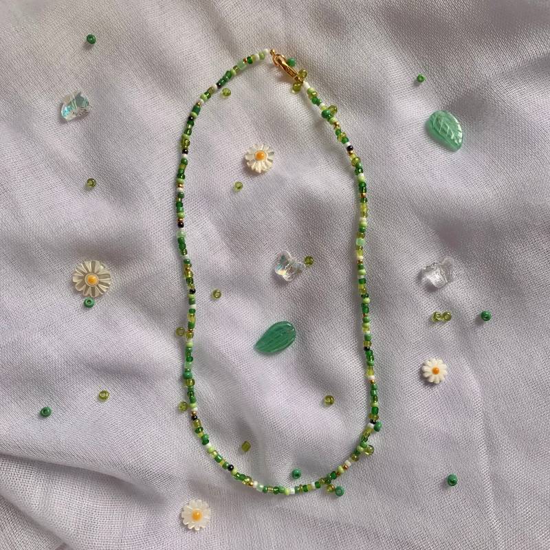 Green Rocailles Necklace von ChiJewelryOnlineShop