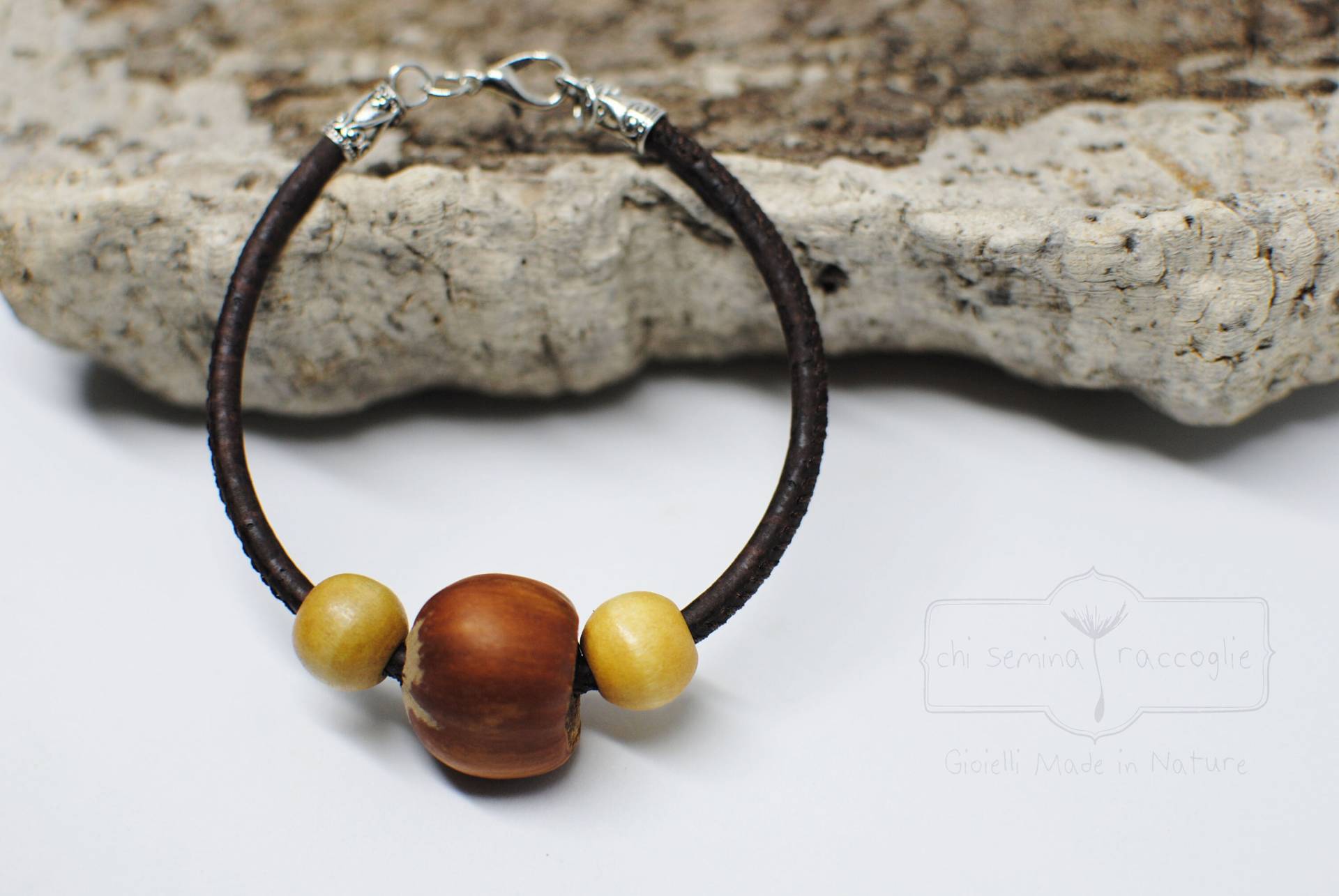 Grünes Armband Mit Haselnuss, Holzperlen Und Kork Kordelzug, Bio-Samen, Grüne Geschenke, Nachhaltige Mode, Unisex Grünes Armband Mit Haselnuss, Holzperlen Und Kork Kordelzug, Bio-Samen, Grüne Geschenke, Nachhaltige Mode, Unisex von ChiSeminaRaccoglie