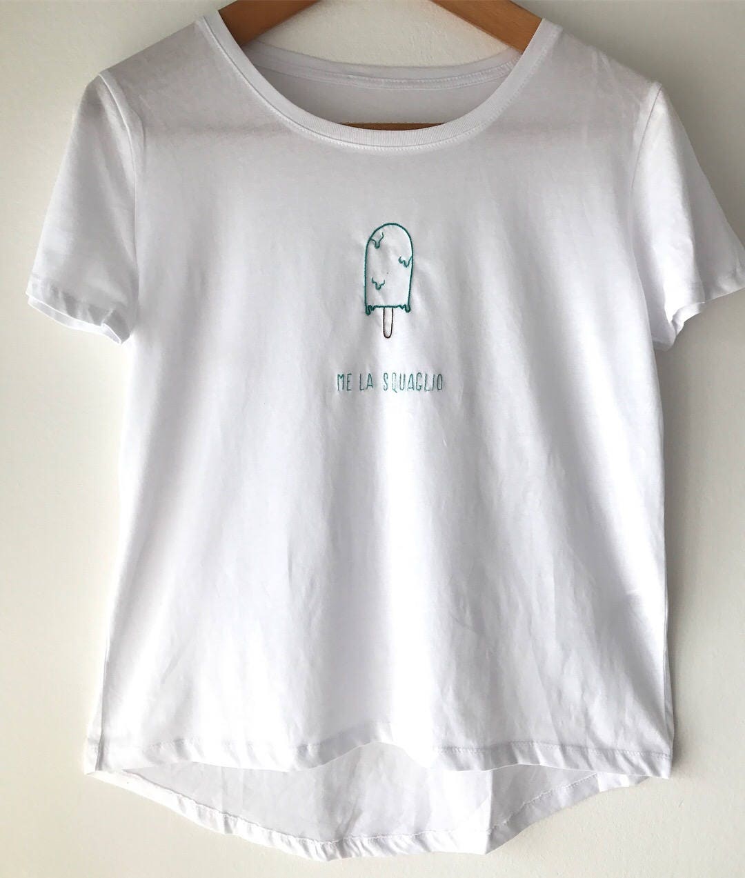 Mich La Squaglio_Hand Stickerei T-Shirt _ Ricamata A Mano von Chiarazy