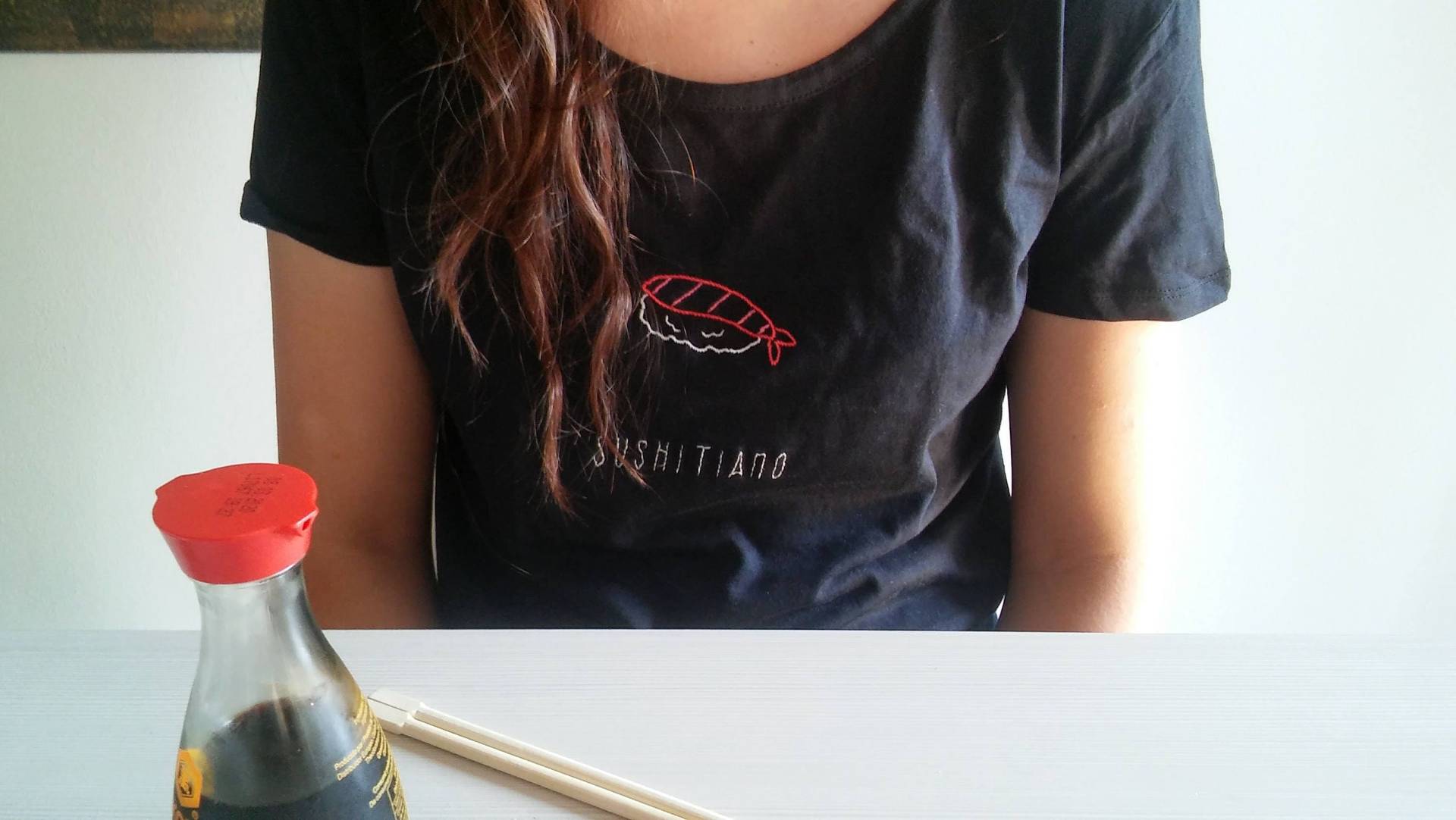 T-Shirt Mit Handstickerei _ Sushitiamo von Chiarazy