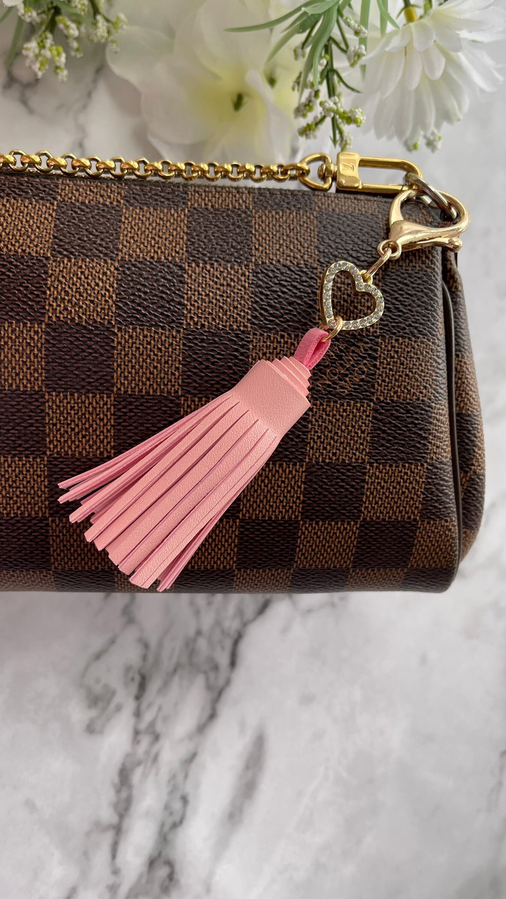 Pastell Rosa Faux | Vegan Leder Quaste Handtasche/Geldbörse Charm von ChicCharmsByCrystal