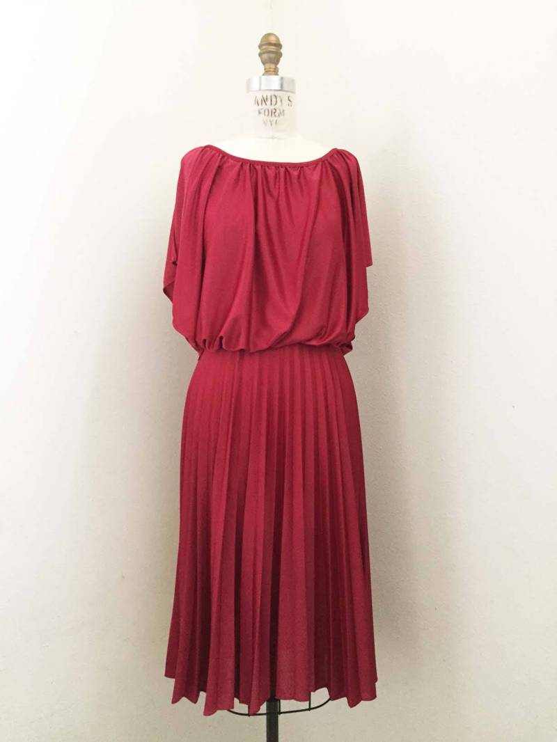 70Er Jahre Cranberry Kleid Mit Pleated Rock von ChicCityVintage