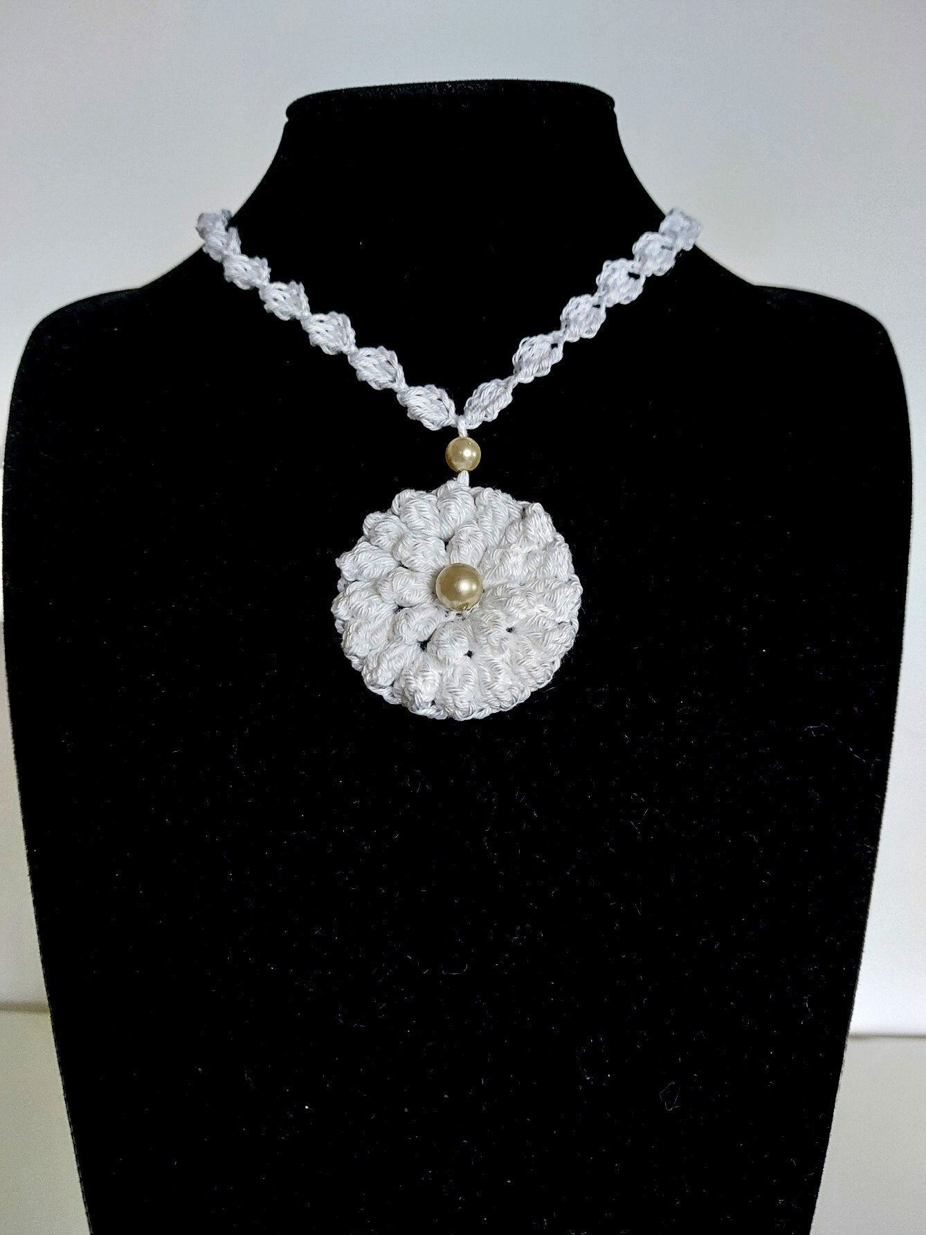 Gehäkelte Halskette Weiß Gehäkelter Chocker Floral Damen Geschenkidee Muttertag Geschenk Gehäkelte Halskette Weiß Gehäkelter Chocker Floral Damen Geschenkidee Muttertag Geschenk von ChicInteriorsPlace