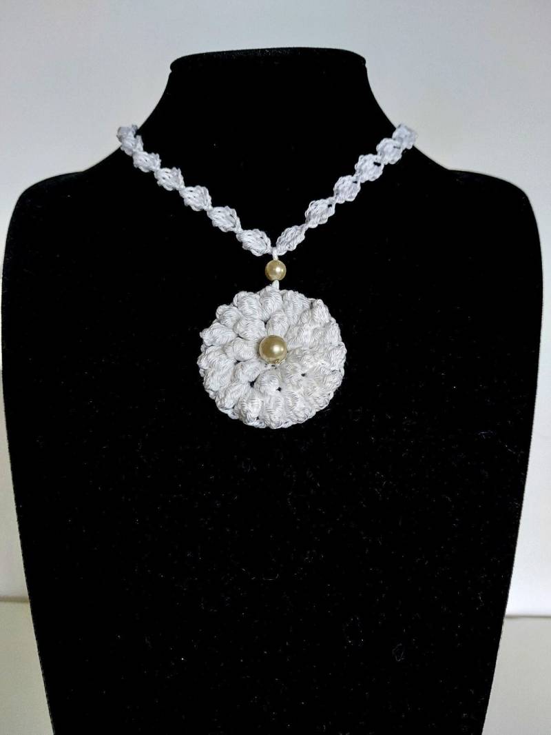 Gehäkelte Halskette Weiß Gehäkelter Chocker Floral Damen Geschenkidee Muttertag Geschenk Gehäkelte Halskette Weiß Gehäkelter Chocker Floral Damen Geschenkidee Muttertag Geschenk von ChicInteriorsPlace