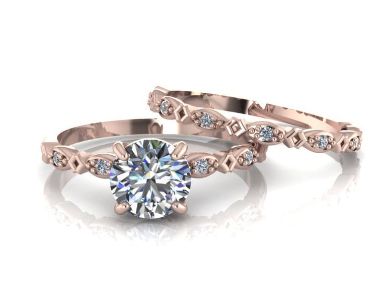 Rose Gold Hochzeit Set Runder Moissanite Verlobungsring Mit Diamanten von ChicJoaillerie