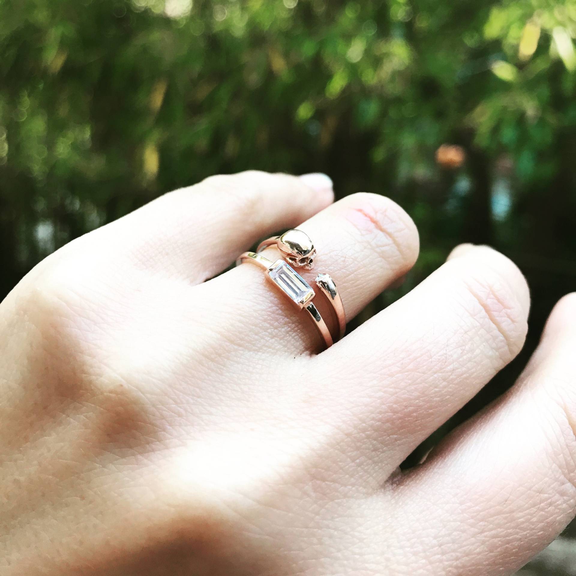 Totenkopf Ring Black Diamond 14K Rose Gold Bis Dass Der Tod Uns Scheidet Gothic Zarter Stapelbarer von ChicJoaillerie