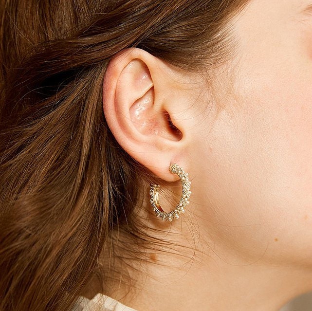 Vintage-Glam-Gold-Hoop-Ohrringe Mit Perle Vintage-Glam-Gold-Hoop-Ohrringe Mit Perle von ChicManic