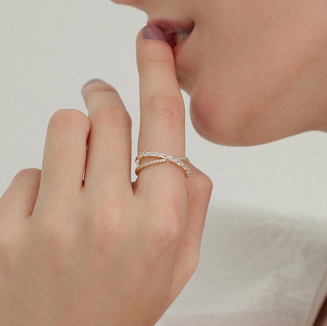 Zarte Gold Dainty Crystal Ringel/Stacking Cz Ring/Minimalist Ring/Dainty Schmuck, Minimalist Stack Rings Zarte Gold Dainty Crystal Ringel/Stacking Cz Ring/Minimalist Ring/Dainty Schmuck, Minimalist Stack Rings von ChicManic