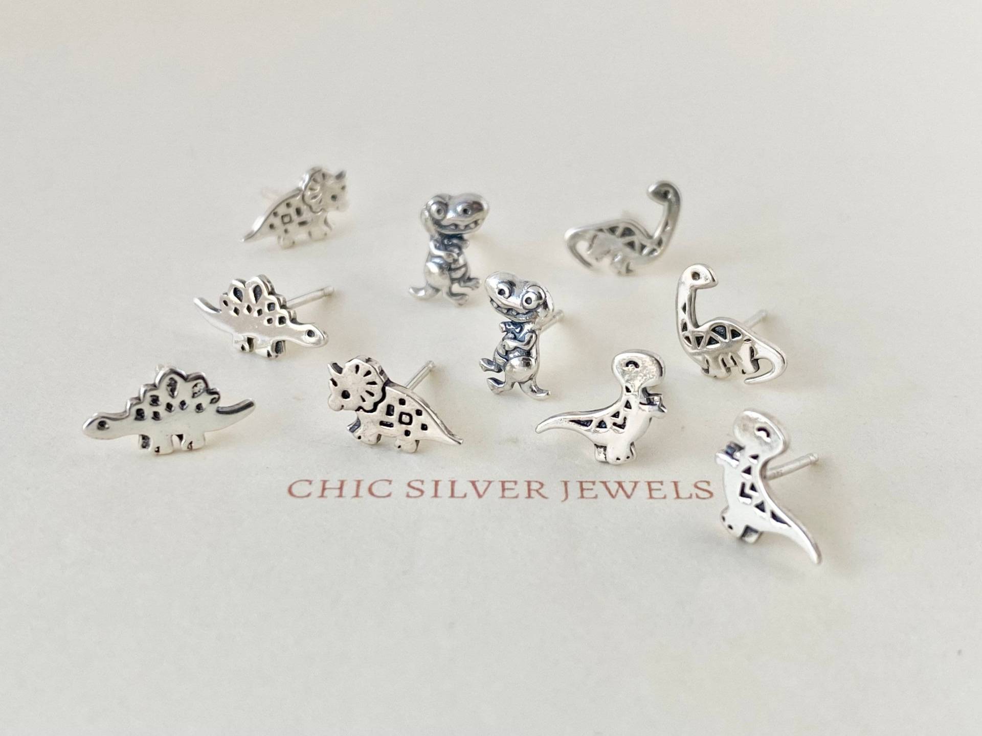 Dinosaurier Ohrstecker, Sterling Silber Tier Zierlich Minimalistisch Kawaii Schrullig Niedlich Dino T-Rex Stegosaurus Brontosaurus Kinder Geschenke von ChicSilverJewels