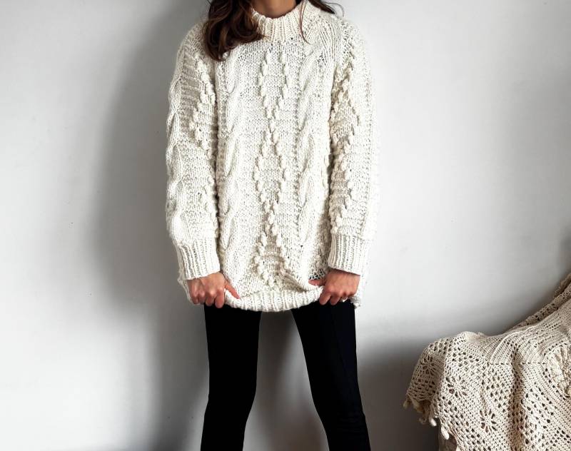 Handgestrickter Oversized Cremefarbener Pullover. 100% Wolle von ChicUtopia