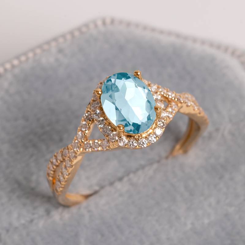 14K Solid Gold Aquamarin Infinity Ring, Ovaler Edelstein Halo Ring Mit Diamant Twist Band, Birthstone Statement Frauen von ChicVidaFineJewelry