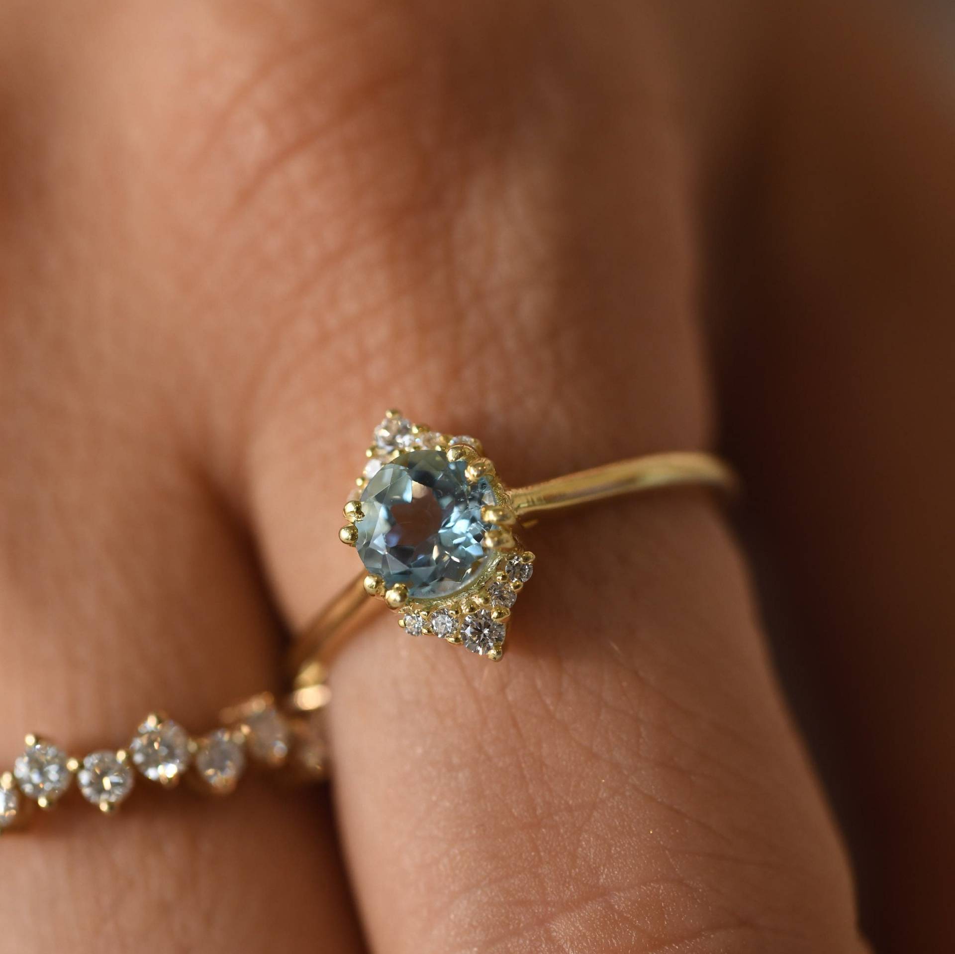 Aquamarin-Diamantring, 14K Gelbgold Zierlicher Ring, März Birthstone Natürlicher Blauer Edelstein-Ring, Versprechensring Für Sie, Aqua-Schmuck Aquamarin-Diamantring, 14K Gelbgold Zierlicher Ring, März Birthstone Natürlicher Blauer Edelstein-Ring, Versprechensring Für Sie, Aqua-Schmuck von ChicVidaFineJewelry