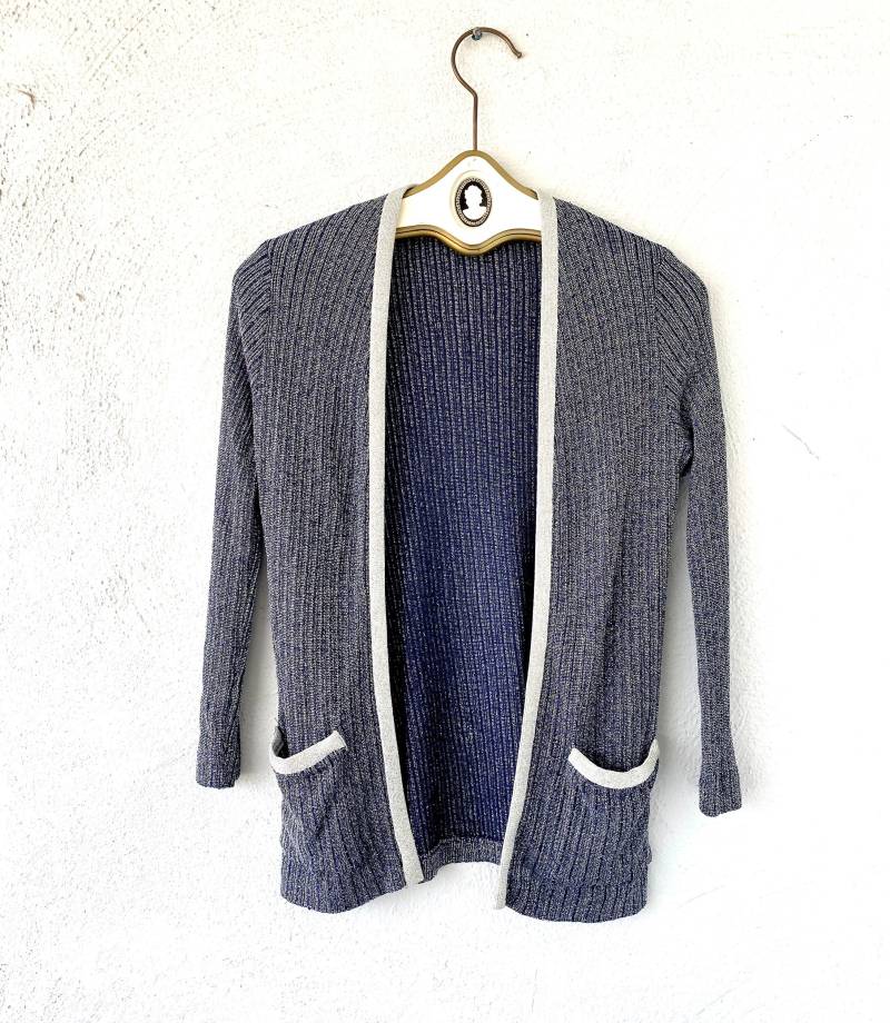 Vintage 70Er Jahre Disco Glam Metallic Silber Strick-Rippenpullover Open Concept Cardigan Preppy Top von ChicVintageHawaii