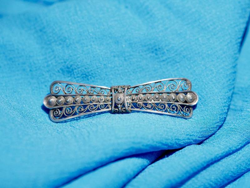 Antike Silberbrosche Schleife, 835Er Silber, Filigrane Jugendstil Brosche, 20Er Jahre von ChicdiLuisa