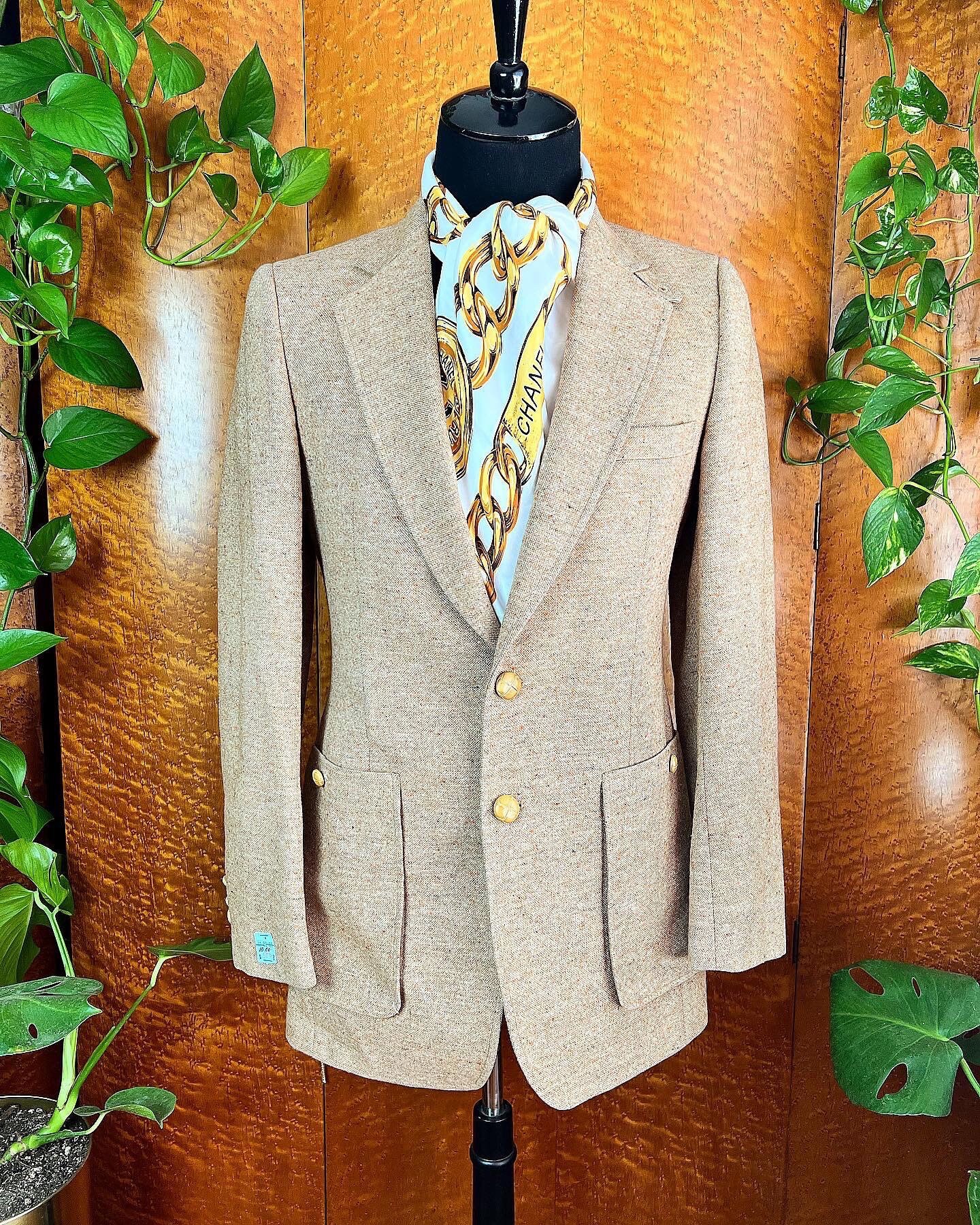 Deadstock 70Er Tan Beige Caramel Blau Meliert Vintage Wolle & Wildleder Ellbogen Aufnäher Leder Knotenknöpfe Blazer Anzug Jacke S 38 Bis 40 Brust von ChickaBoomVintage