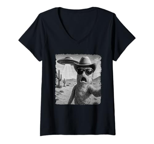 Damen Lustiges Wüsten UFO Selfie Chicken Nugget T-Shirt mit V-Ausschnitt Damen Lustiges Wüsten UFO Selfie Chicken Nugget T-Shirt mit V-Ausschnitt von Chicken Nugget Meme Und Humor