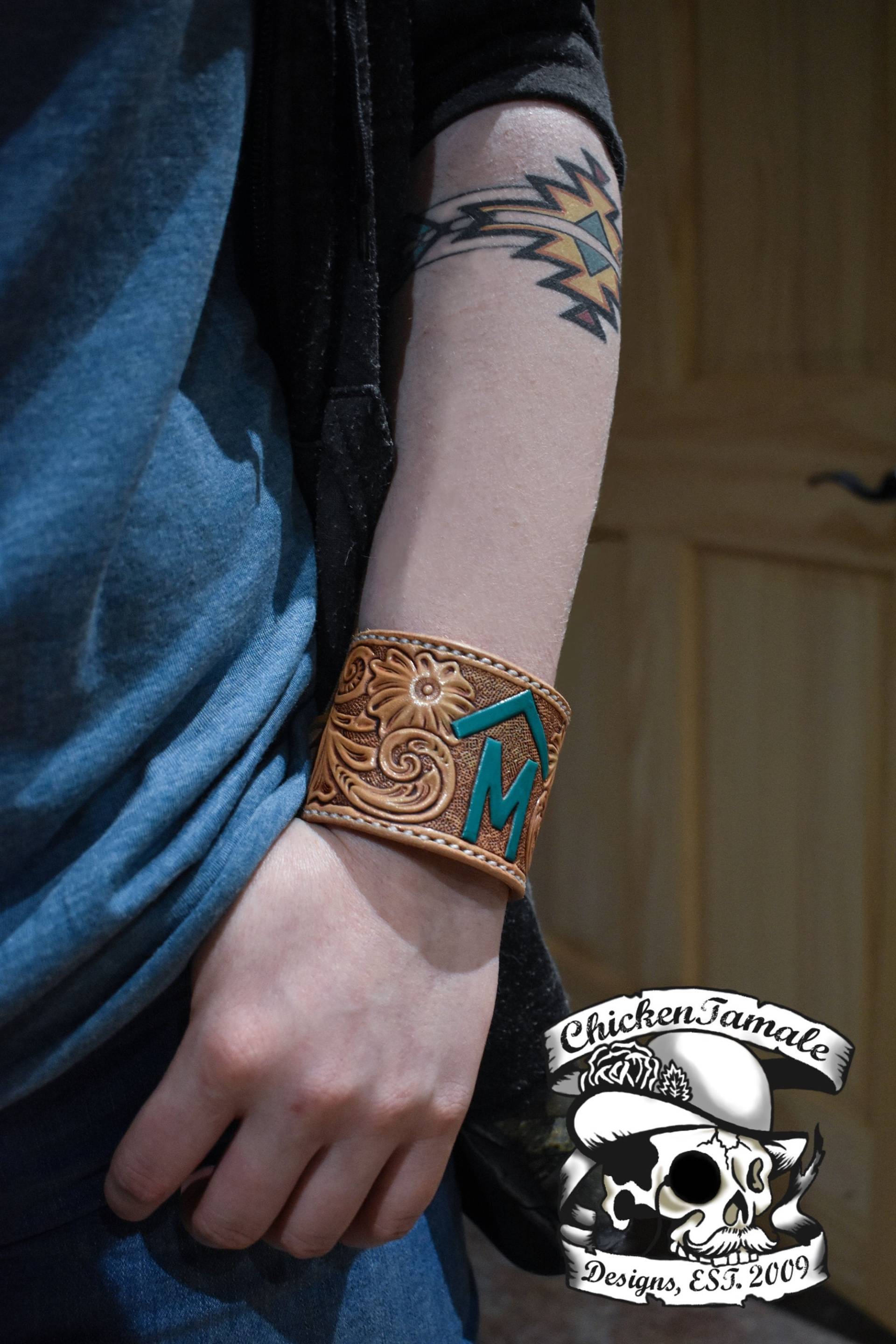 Personalisierbar Punziertes Lederarmband von ChickenTamale