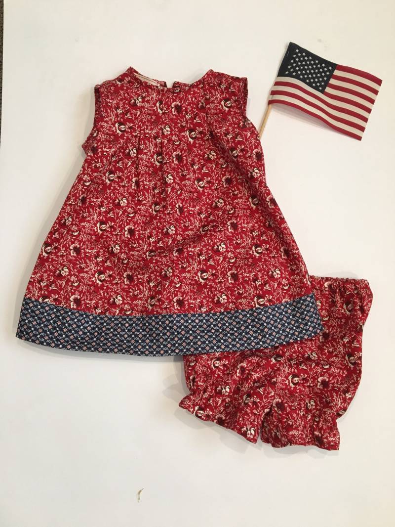 Mach Dich Bereit Für Den 4.juli, Oder Jederzeit Mit Diesem Rot, Weiß Und Blauen Kleid. Es Kommt Passender Pumphose von ChickiedeeKids