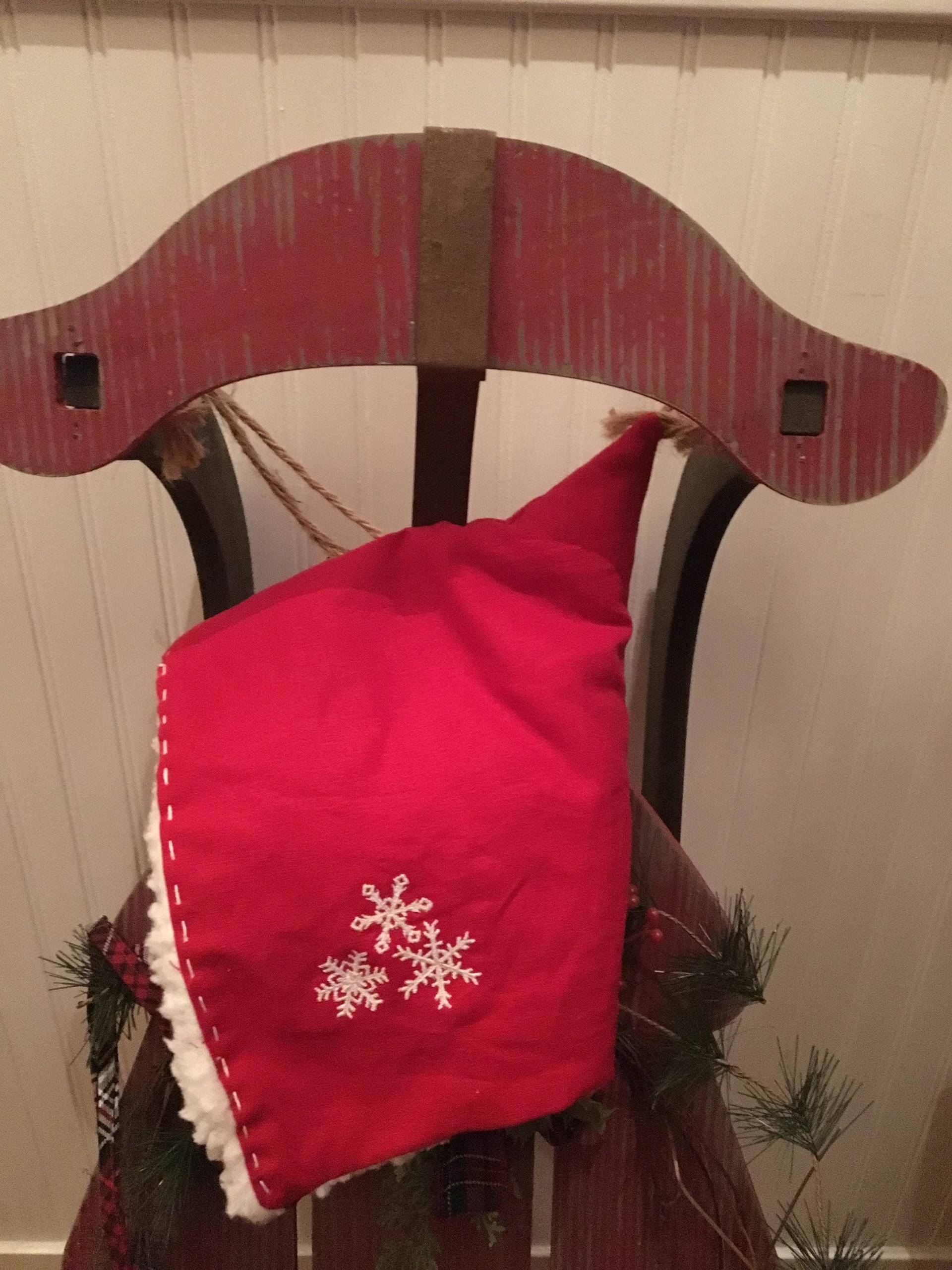 Rote Winter Pixie Mütze von ChickiedeeKids