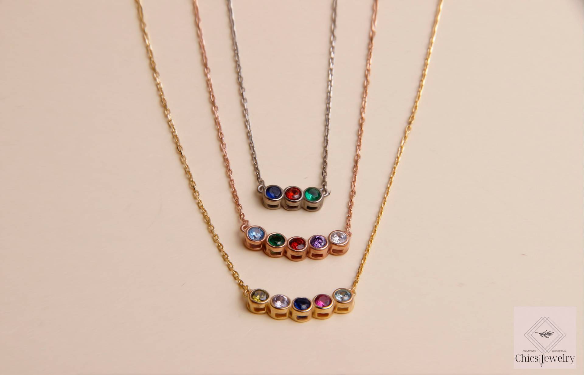 Minimalistic Geburtsstein Kette, Personalisierte Familie Halskette, Geschenke Mütter, Halskette Oma, Gift For Her von ChicsJewelry