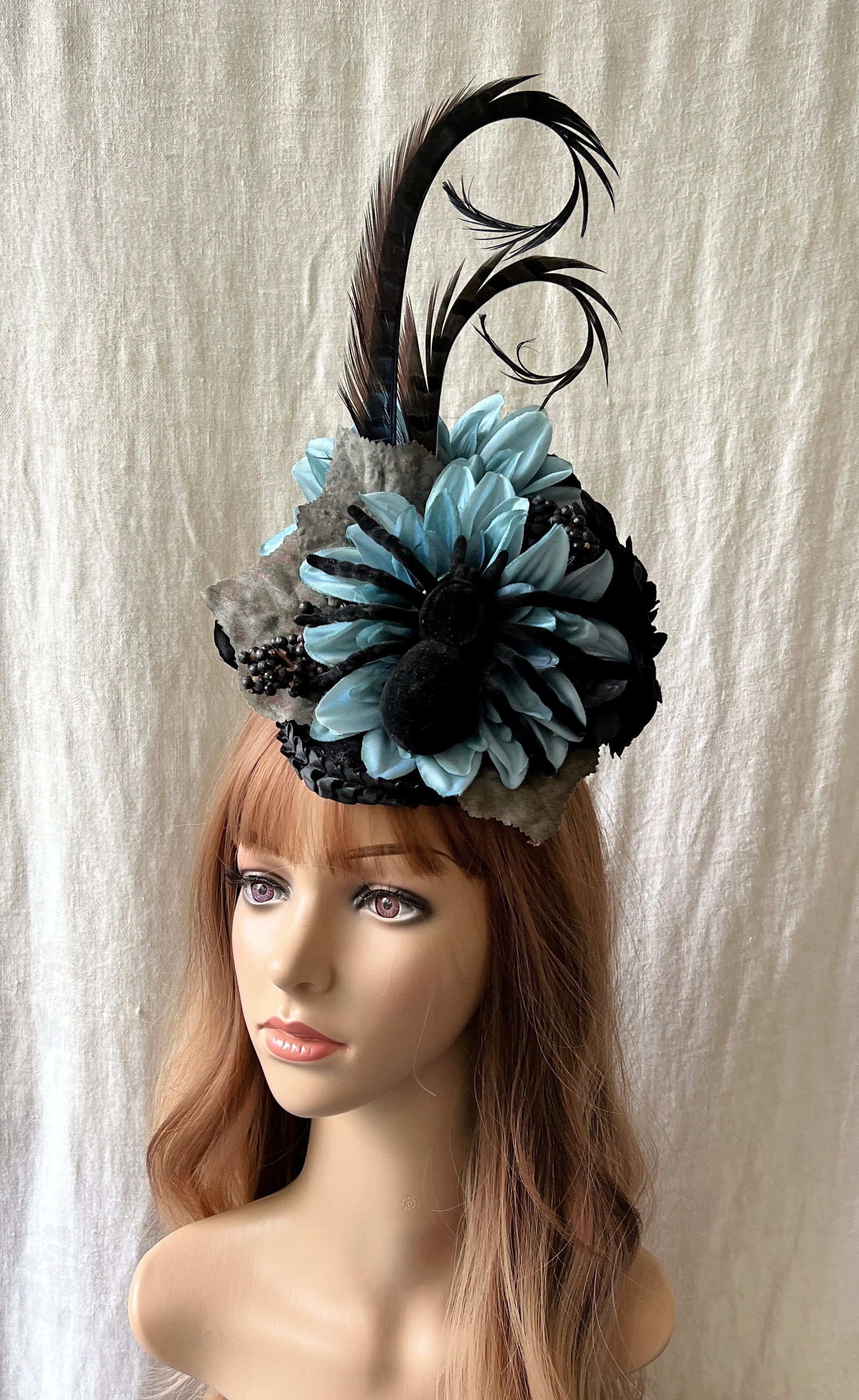 Spinnen Hut, Halloween Fascinator, Tarantel Blau Schwarz Tropfen Arachnophobie Creepy Insekt Spinnen Hut, Halloween Fascinator, Tarantel Blau Schwarz Tropfen Arachnophobie Creepy Insekt von ChikiBird