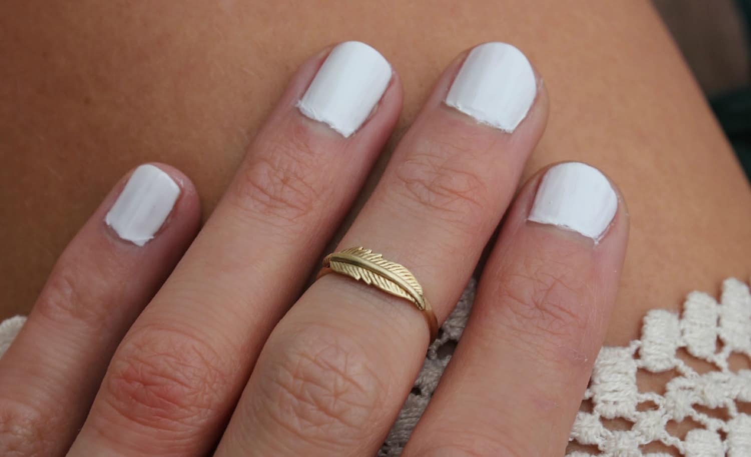 Feder Midi Ring, Knöchelring 14K Gold, Gehämmerter Knöchelring, Federring Zu Kombinieren von ChildrenofFlowers