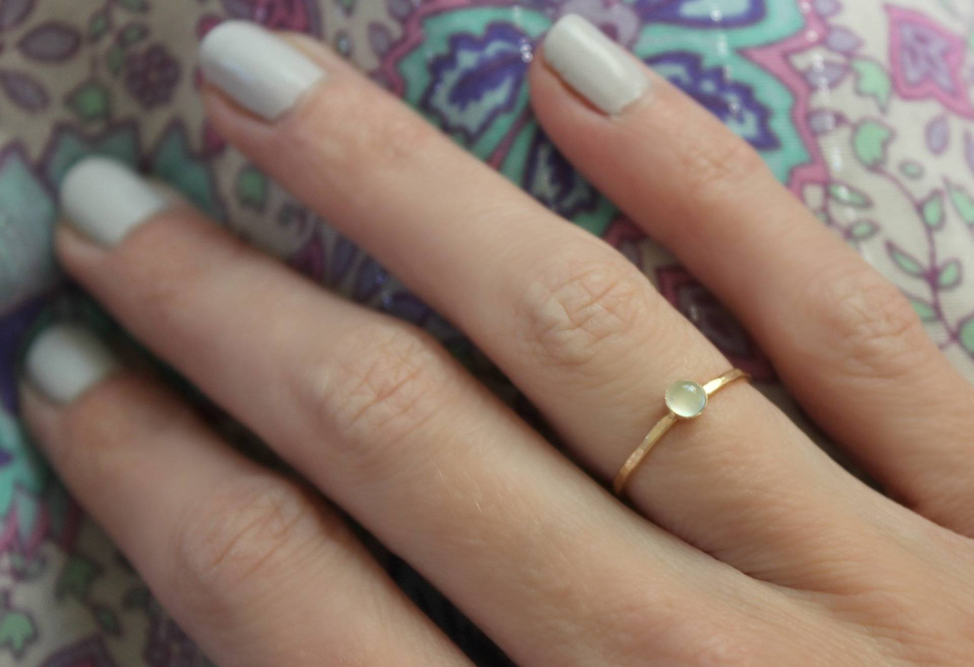 Geburtsstein Ring März, Gold Chalcedon Stapelring - Dünner Goldring, Schmuck, 14K Gold Filled von ChildrenofFlowers
