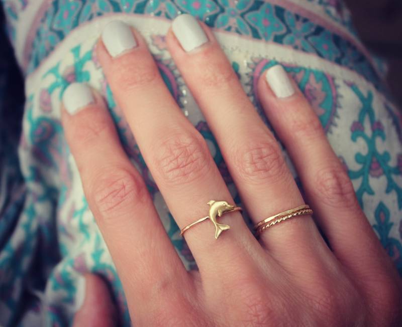Gold Fill Stapelring, Delfinring, Mit Messingdelfin Gold Fill Stapelring, Delfinring, Mit Messingdelfin von ChildrenofFlowers
