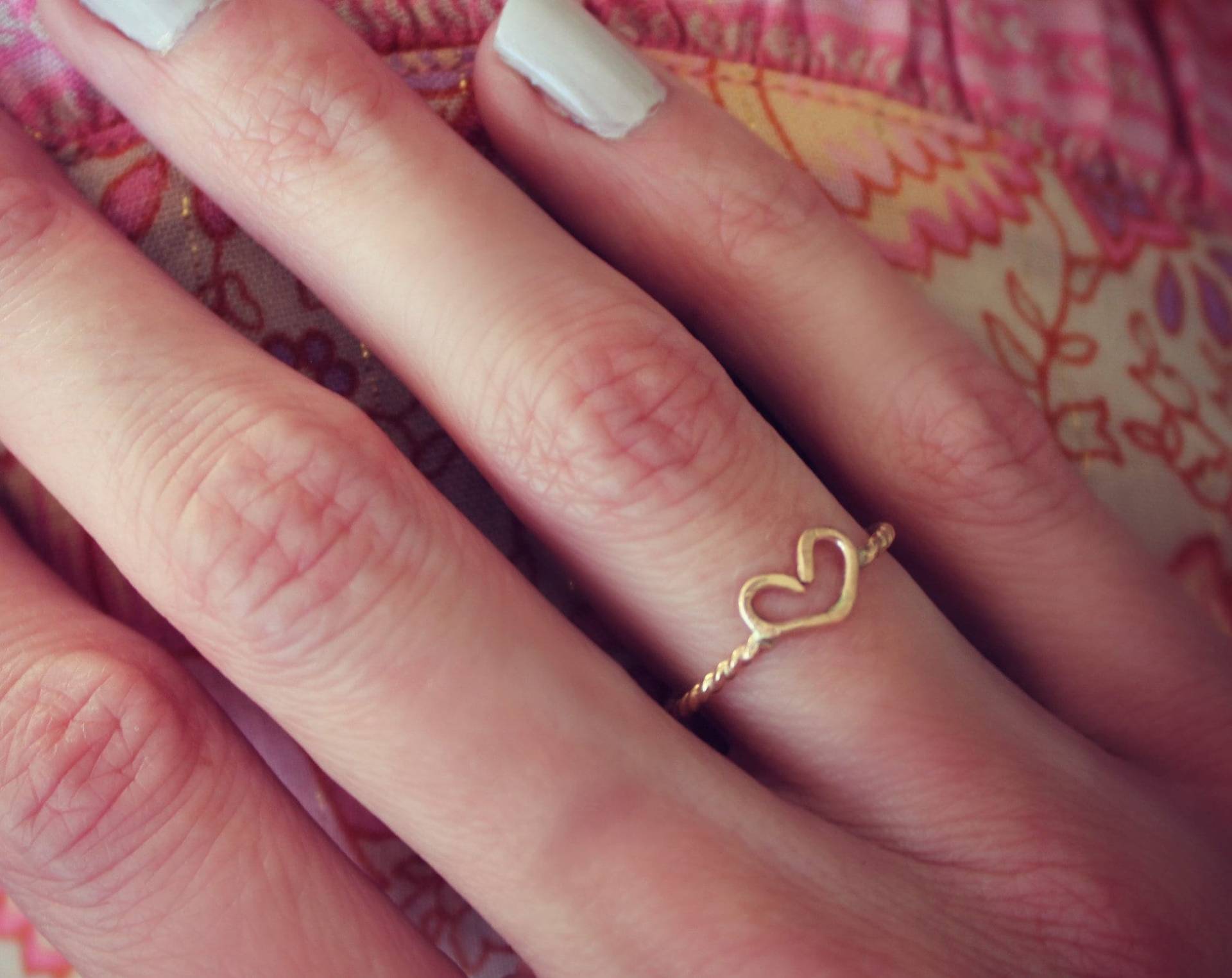 Gold Herz Ring, Mini Gehämmerter Ring Mit 14 Karat Gold, Rustikaler Valentinstag Geschenk von ChildrenofFlowers