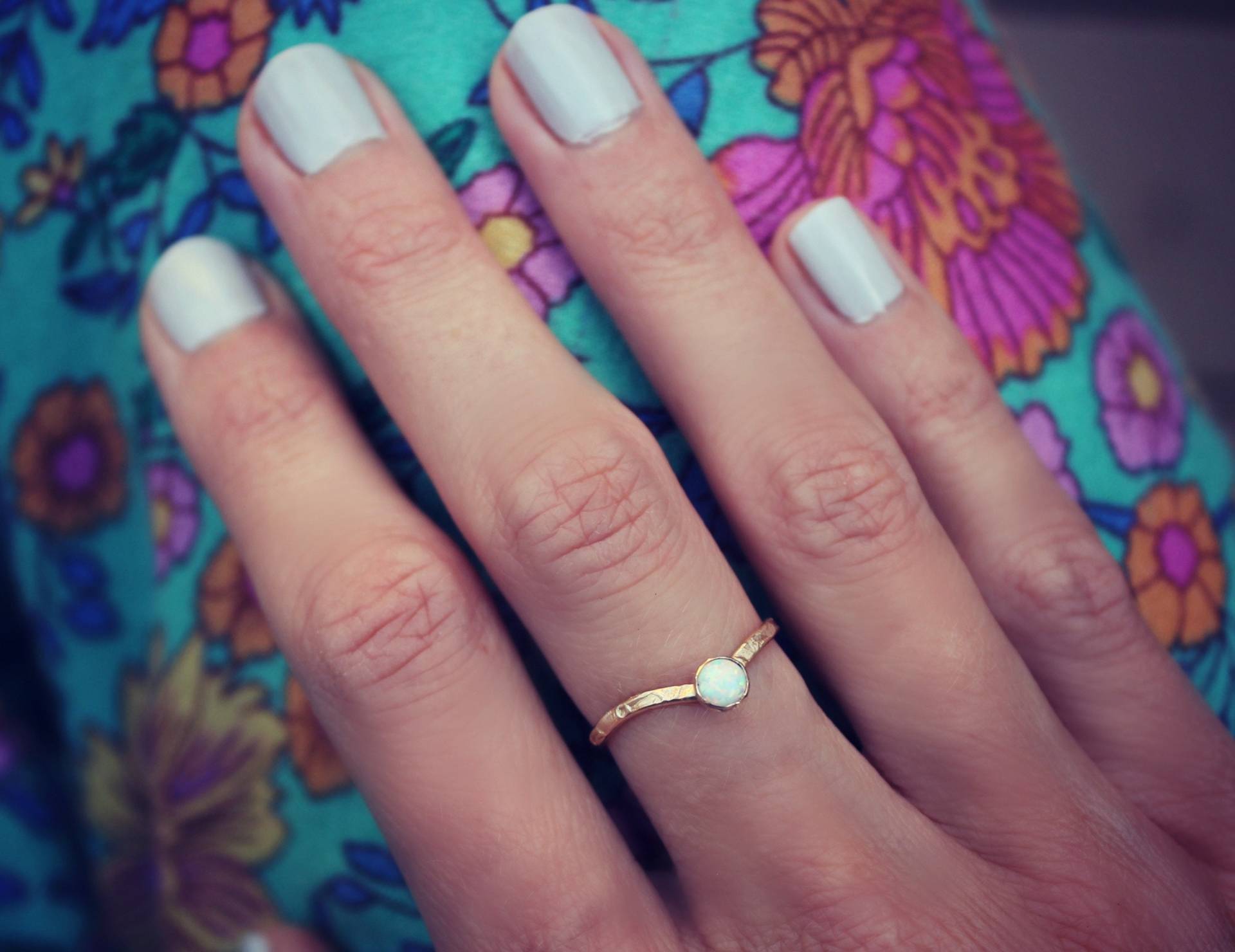 Gold Opal Chevron Ring ∙ Goldring Boho Schmuck Stapelring Opalring Midi von ChildrenofFlowers