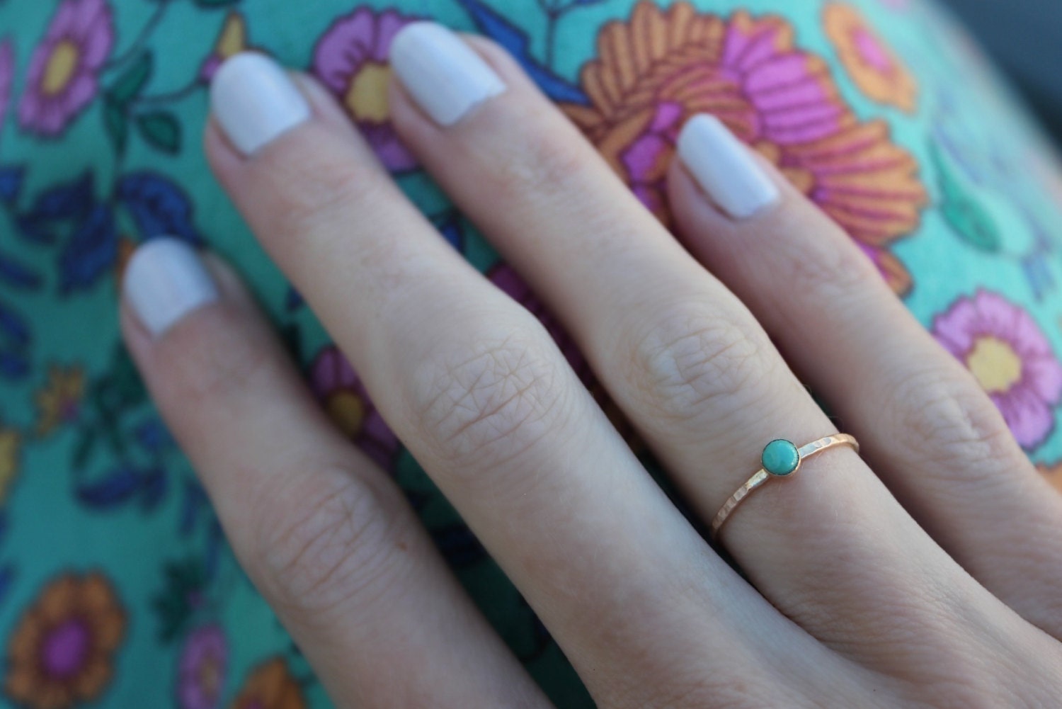 Gold Türkis Stapelring -Schmale Goldring, Und Ring, 14K Gold Filled Ring von ChildrenofFlowers