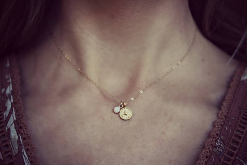 Goldmünzenkette Mit Opalanhänger, Kleine Goldkette, Opalanhänger An Einer 14K Goldfill-Kette, Einfache Layering-Halskette Goldmünzenkette Mit Opalanhänger, Kleine Goldkette, Opalanhänger An Einer 14K Goldfill-Kette, Einfache Layering-Halskette von ChildrenofFlowers