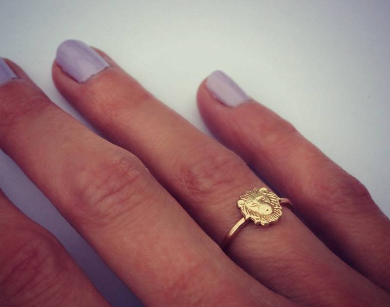 Goldring ∙ Löwenring Gold Filled Ring Tierring Rustikales Band, Geschenke Unter 30 Goldring ∙ Löwenring Gold Filled Ring Tierring Rustikales Band, Geschenke Unter 30 von ChildrenofFlowers