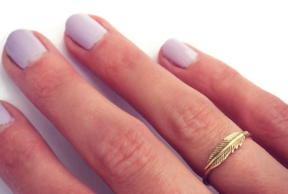 Handgemachter Goldring, Federring, 14 K Gold Filled, Gehämmertes Band Im Rustikalen Stil Handgemachter Goldring, Federring, 14 K Gold Filled, Gehämmertes Band Im Rustikalen Stil von ChildrenofFlowers