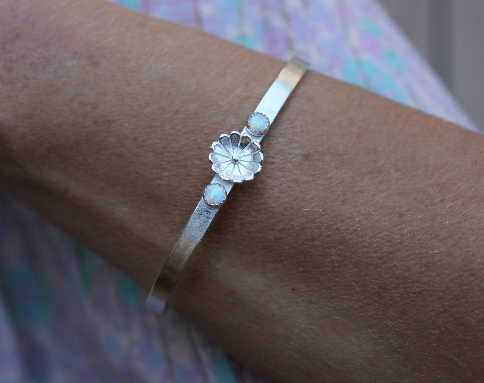 Opal Armband, Silber Blumenarmband, Sterling Armreif, Armband Manschette, Manschettenarmband Silber, Boho Für Sie von ChildrenofFlowers