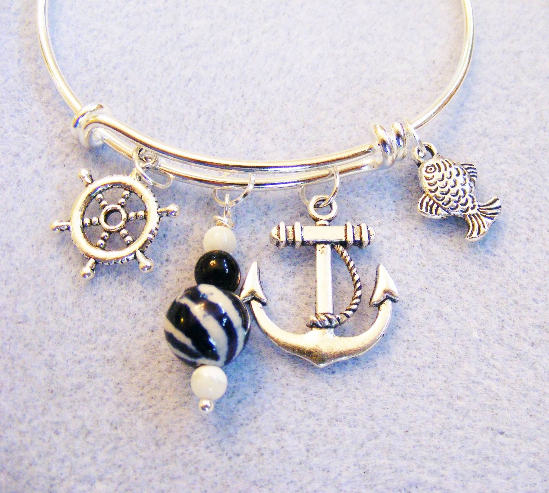 Bettelarmband, Einzigartig, Beliebter Stil, Nautisch, Sommer, Segeln, Silber, Marineblau, Weiß Bettelarmband, Einzigartig, Beliebter Stil, Nautisch, Sommer, Segeln, Silber, Marineblau, Weiß von ChillasWalkBoutique