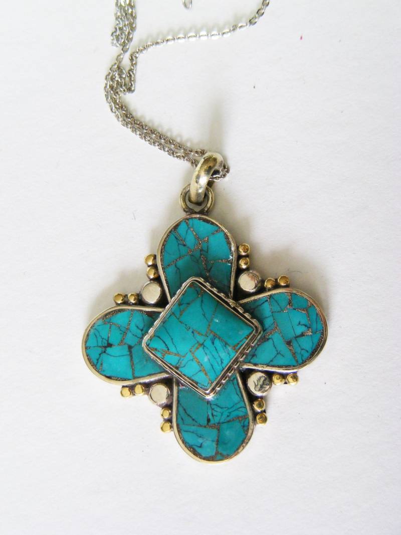 Florales Kreuz Halskette Türkis Florales Kreuz Halskette Türkis von ChillasWalkBoutique
