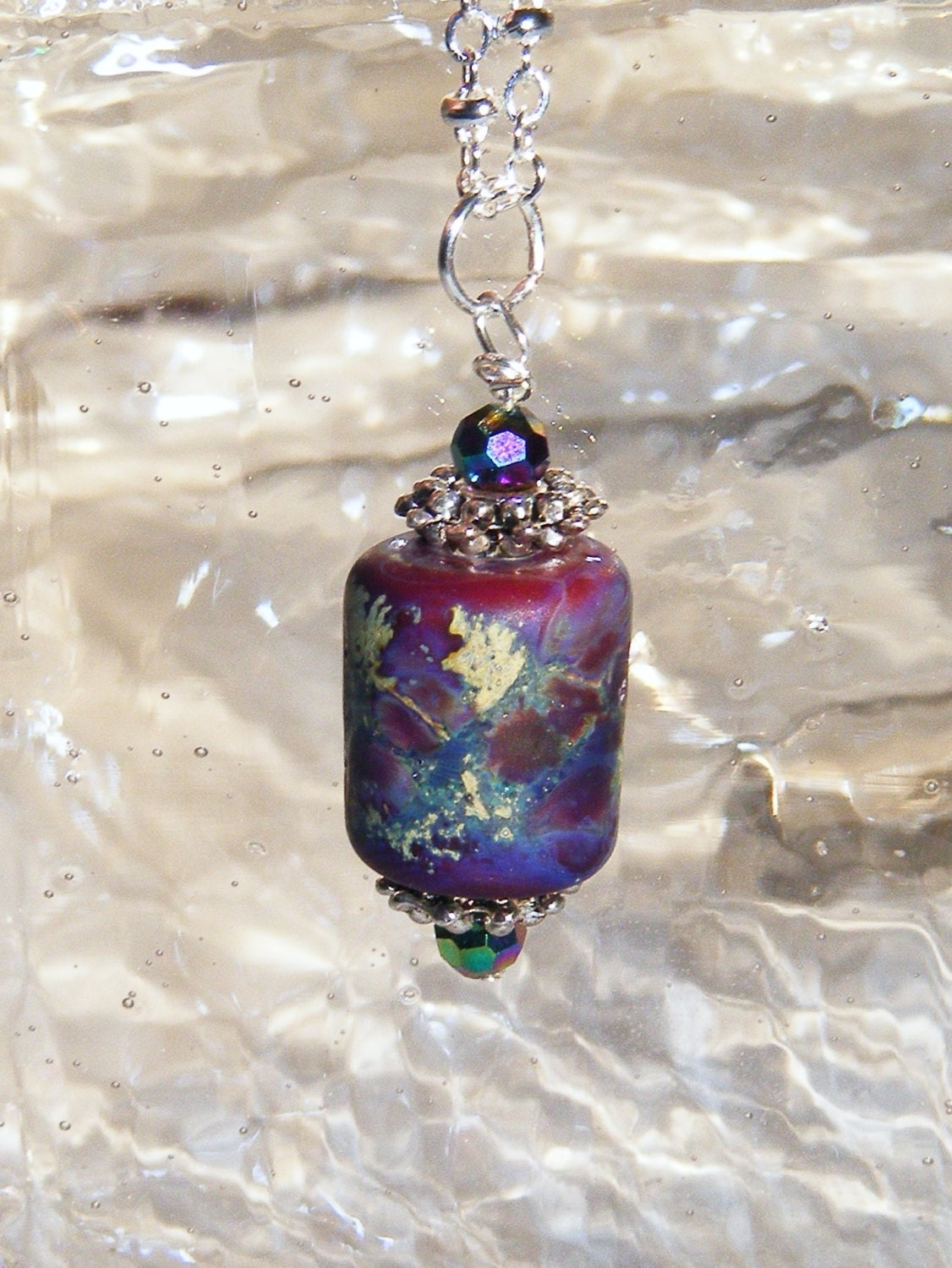 Handgemachte Glas Halskette, Lila, Gobelin, Silber, Zart Handgemachte Glas Halskette, Lila, Gobelin, Silber, Zart von ChillasWalkBoutique
