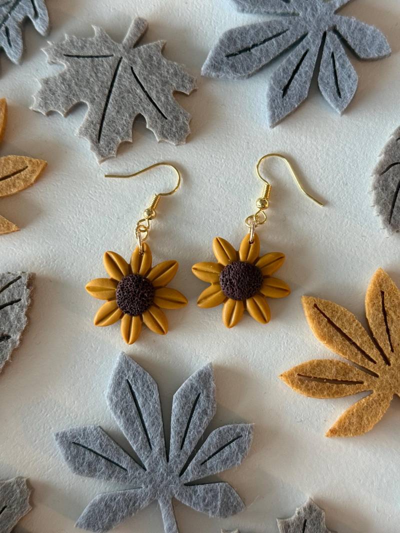 Handgemachte Sonnenblumen Ohrringe - Polymer Clay Schmuck 14K Vergoldete Haken Blumen Ohrhänger Für Damen Geschenkidee Herbstlich Handgemachte Sonnenblumen Ohrringe - Polymer Clay Schmuck 14K Vergoldete Haken Blumen Ohrhänger Für Damen Geschenkidee Herbstlich von Chimalicreations