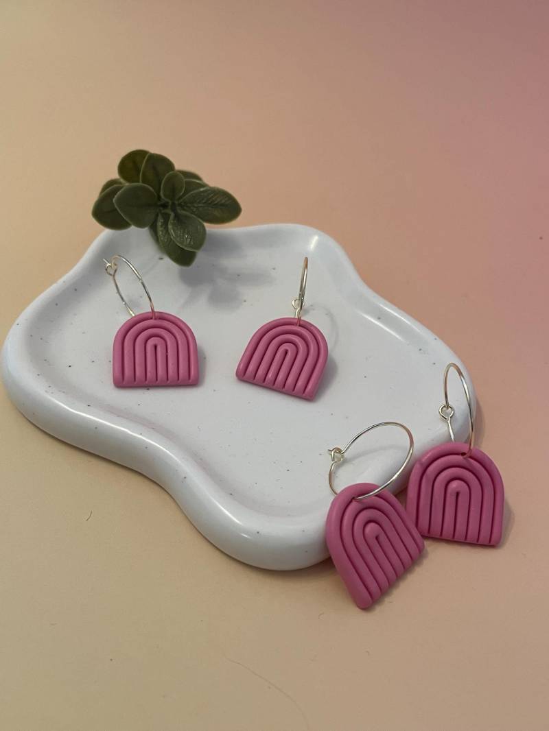 Pendientes De Aro Arcoíris - Minimalistas En Rosa Accesorios Primavera Para Mujeres Y Niñas Joyas Ligeras Únicas von Chimalicreations