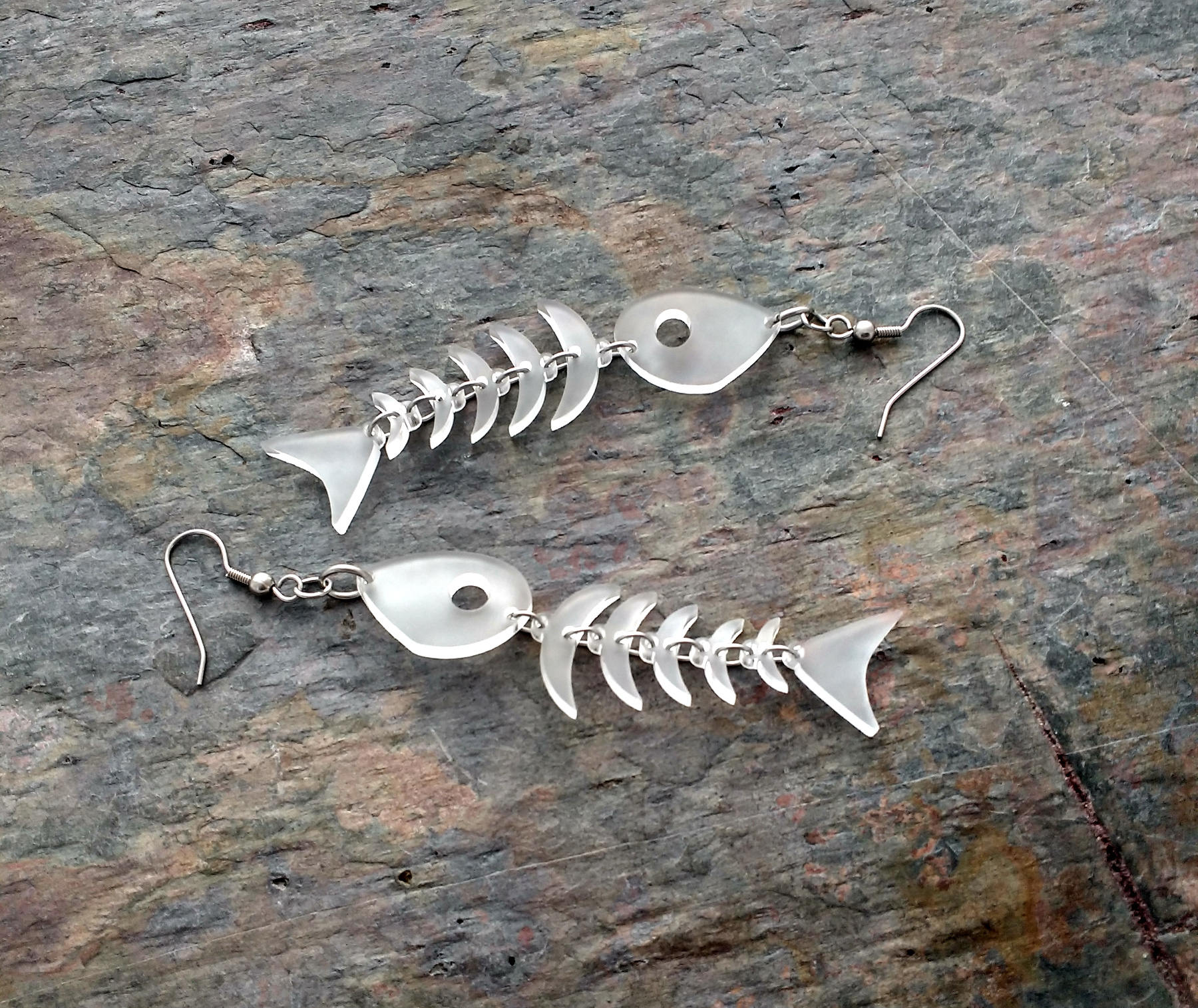 Laser-Cut Ohrringe Fischgräten | Ohrstecker Oder Clip-On von ChimericGarnish