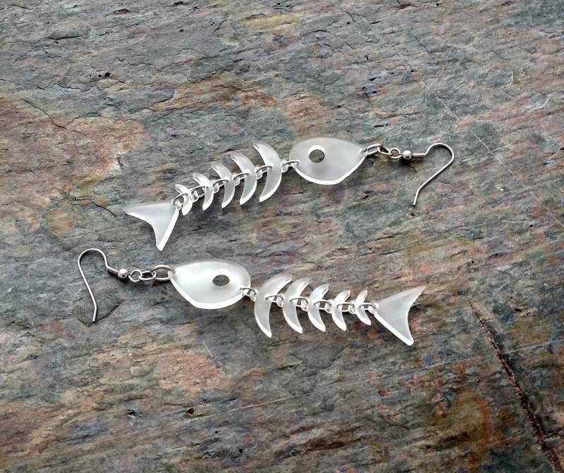 Laser-Cut Ohrringe Fischgräten | Ohrstecker Oder Clip-On von ChimericGarnish
