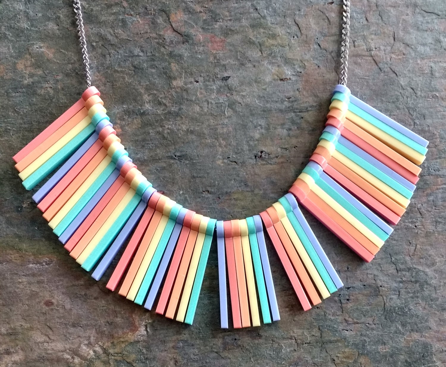 Pastell Regenbogen Gestreifte Halskette - Laser Cut Aus Acryl von ChimericGarnish