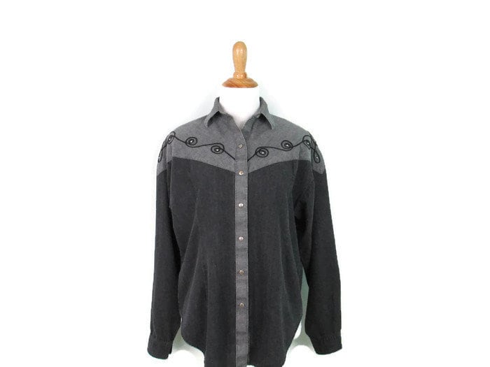Jahrgang Panhandle Schlanke Westernhemd Frauen Größe Mittel Druckknopf Vorne Schwarz Und Grau Rockabilly Westlichen Bluse 90Er Square Dance Cowgirl von ChinaCatVintage