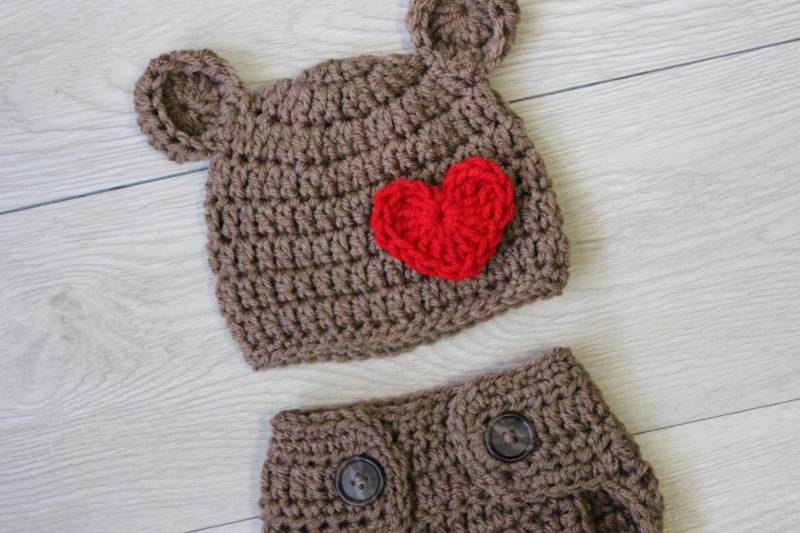 Valentine Es Crochet Bär Mütze Diaper Cover Braun Set Baby Gehäkelt Outfit Neugeborene Valentines Valentine Es Crochet Bär Mütze Diaper Cover Braun Set Baby Gehäkelt Outfit Neugeborene Valentines von Chinguliscreations