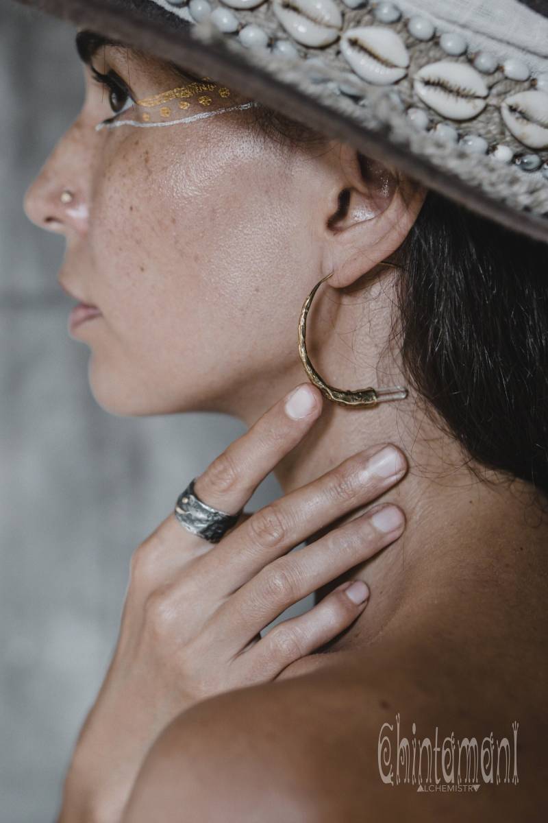 Klare Quarz Kristall Ohrringe ∆ Große Hoop Boho Messing Rustikale von ChintamaniAlchemi