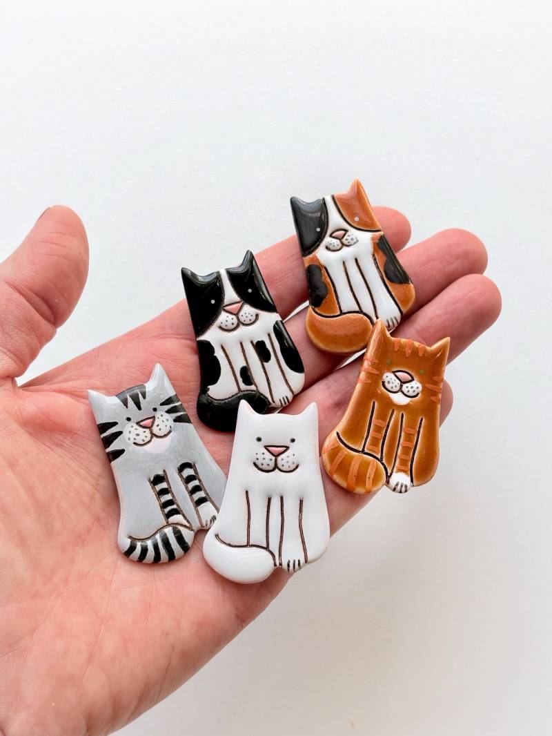 Katze Handgemachte Keramik Brosche Katze Handgemachte Keramik Brosche von ChipChipCeramics