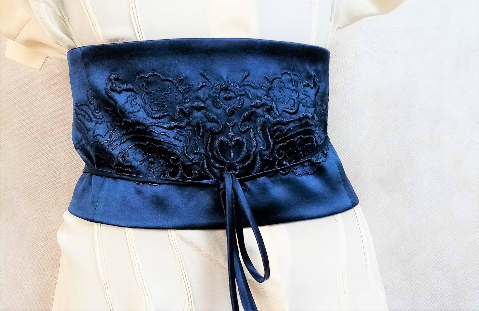 Kobalt Blau Seide Bestickt Gürtel Breite Taille Schärpe Vintage Laurel Obi von ChiqueClique