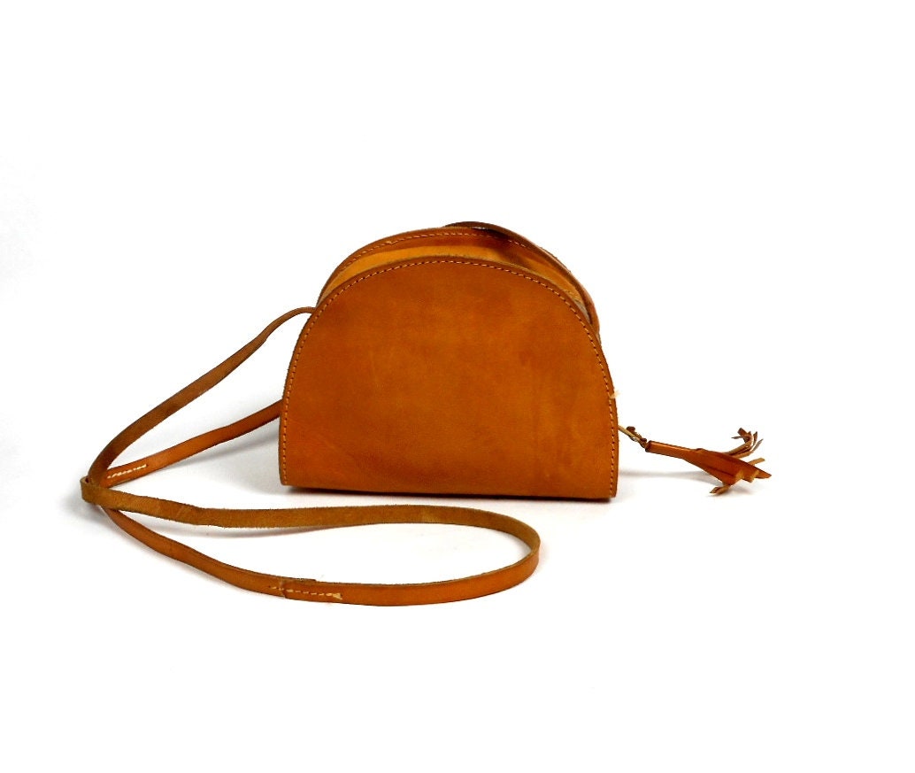 Vintage 70Er Jahre Schultertasche Aus Hellem Leder von ChiqueClique