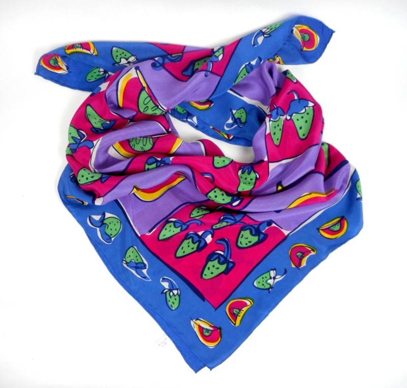 Vintage Obst Print Seidentuch Blau Lila Abstraktes Design von ChiqueClique